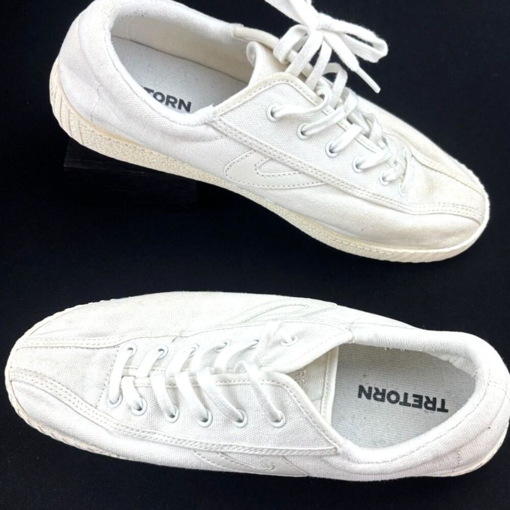 ~ Tretorn Sneakers Canvas 9.5 White Lace Up Tennis Pickleball Gym Walking Womens